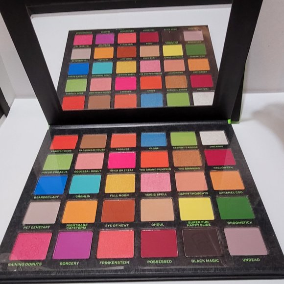 REVOLUTION BEAUTY X SIMPSONS TREEHOUSE OF HORROR EYESHADOW PALETTE~HARD TO FIND! - Picture 1 of 3
